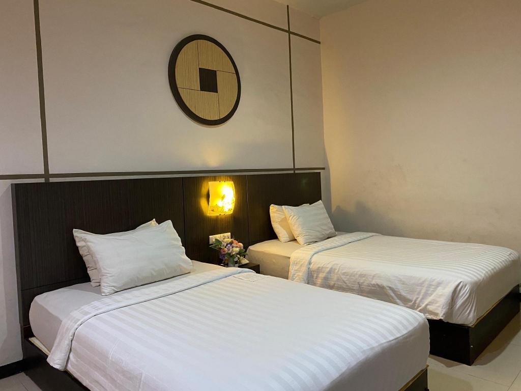 Deluxe, Twin Beds, King Bed