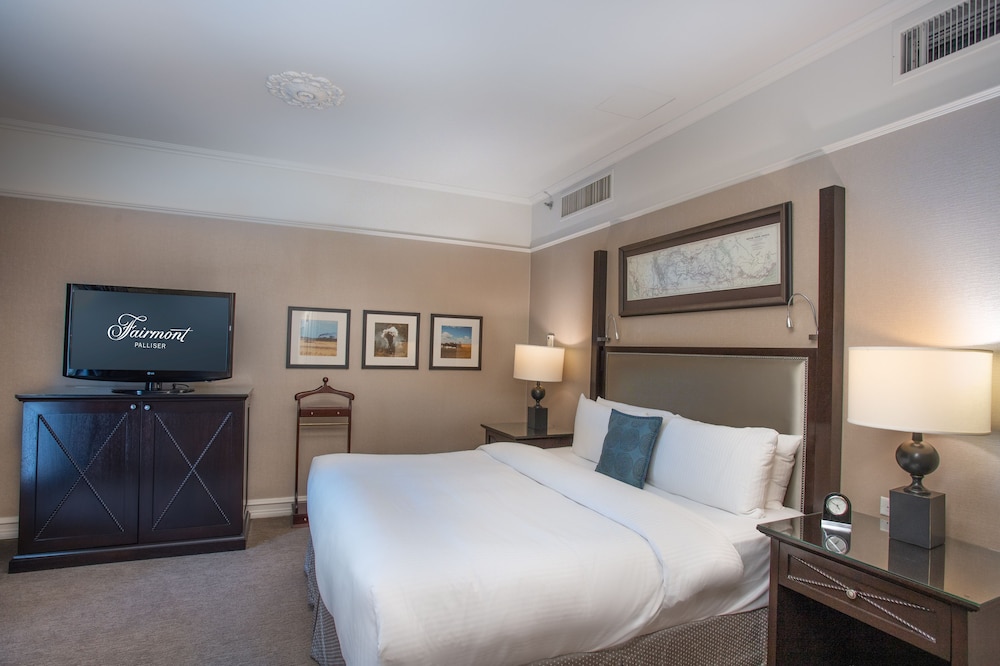 Fairmont Gold, Suite, King Bed