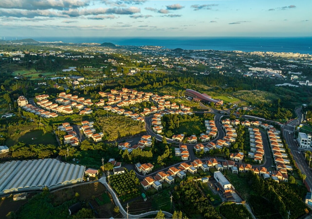 Camphortree Hotel And Resort 57/60