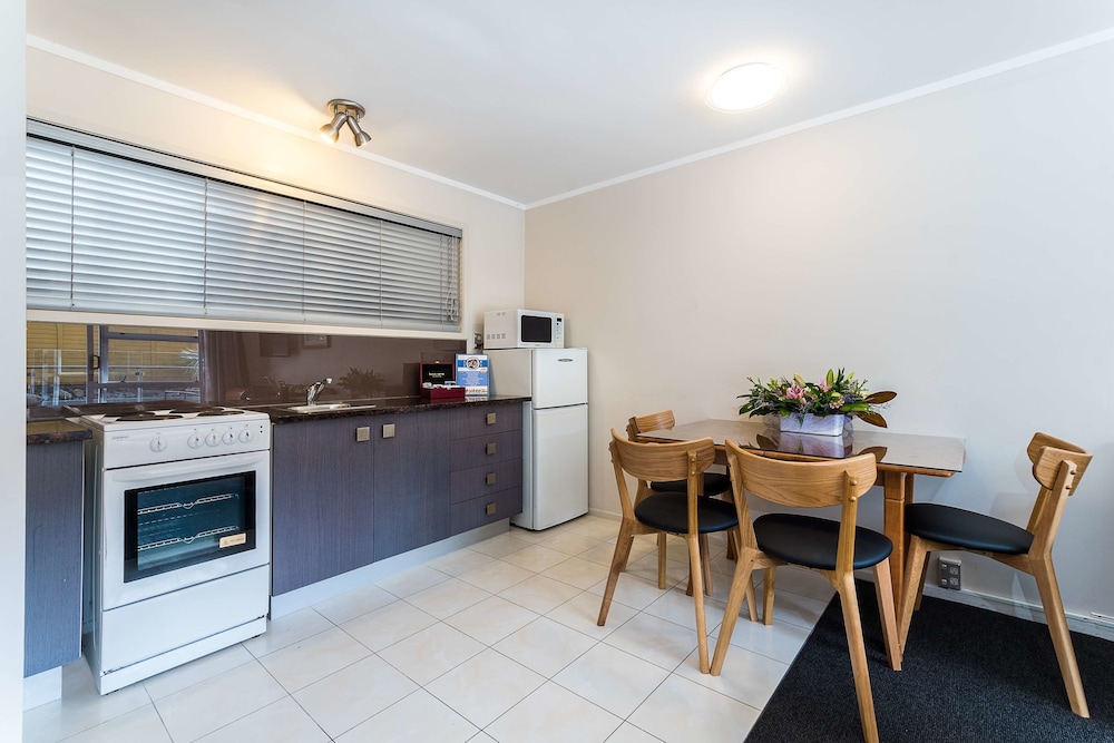Best Western Newmarket Inn & Suites 52/58