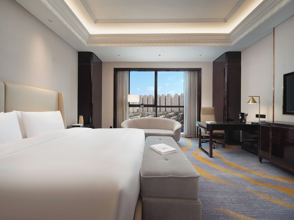 Plaza, Crowne, King Bed