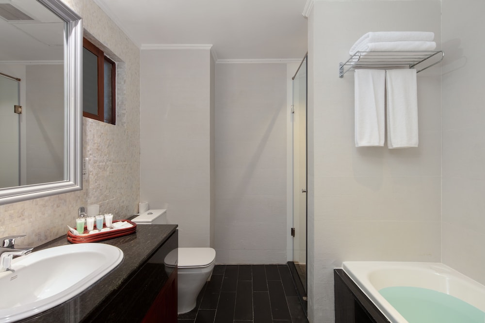 Earls Regency Hotel 39/43