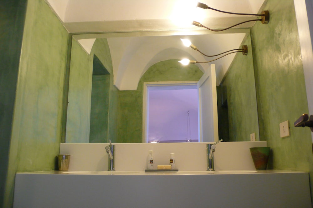 Zubebi Resort 50/50