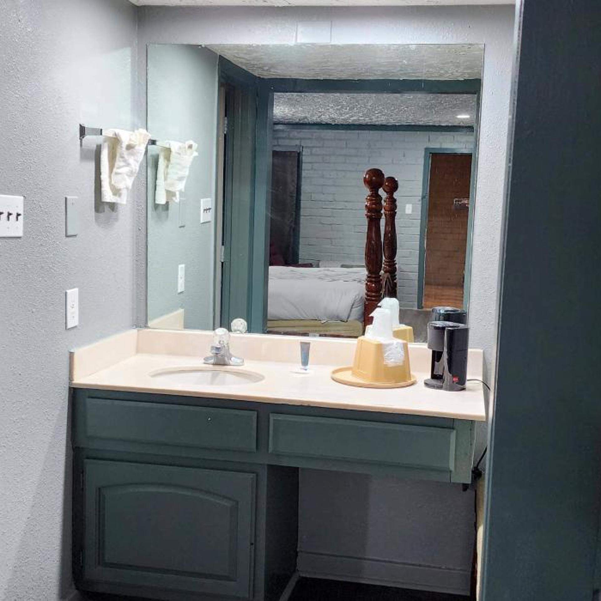 Knights Inn Tyler 53/55