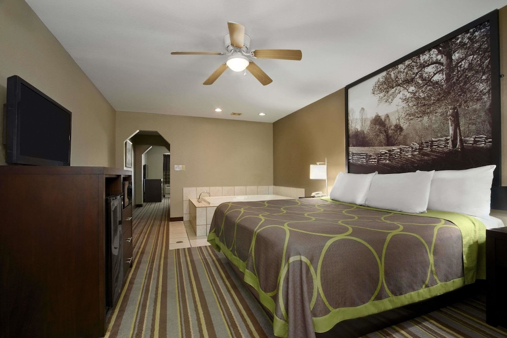 Super 8 By Wyndham Tupelo Airport 5/15