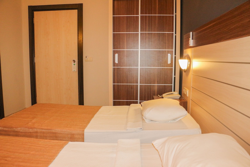 Hawaii Suite Beach Hotel 11/50