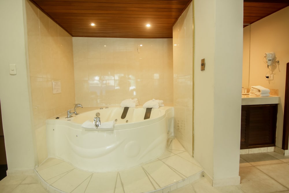 Epiqus Hotel Esperanza 48/49