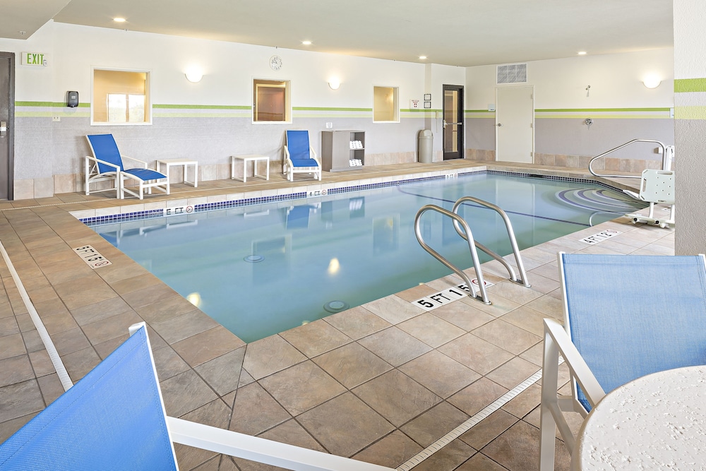 Holiday Inn Express Hotel And Suites Manchester Airport 5/72