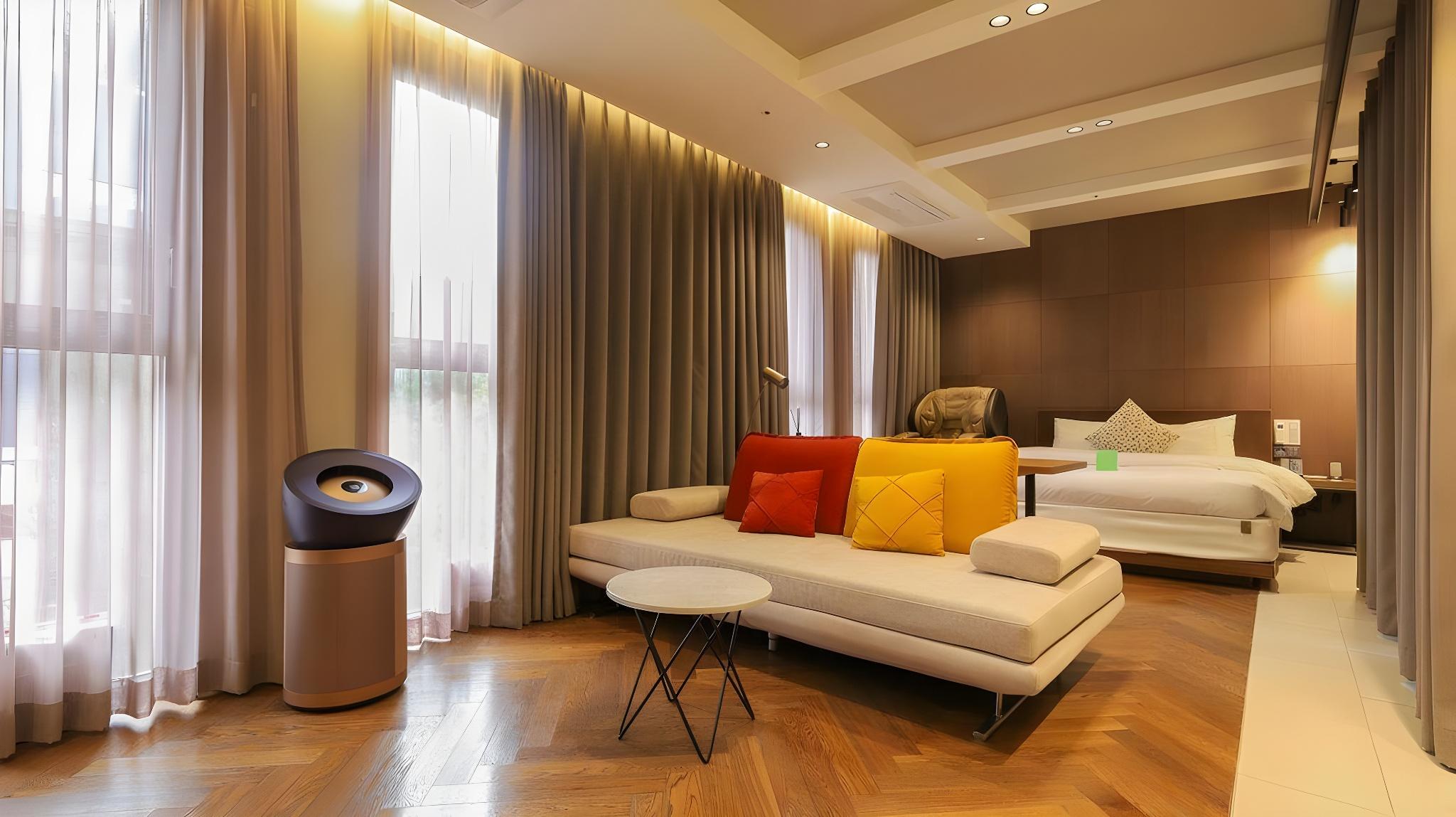Royal, Suite