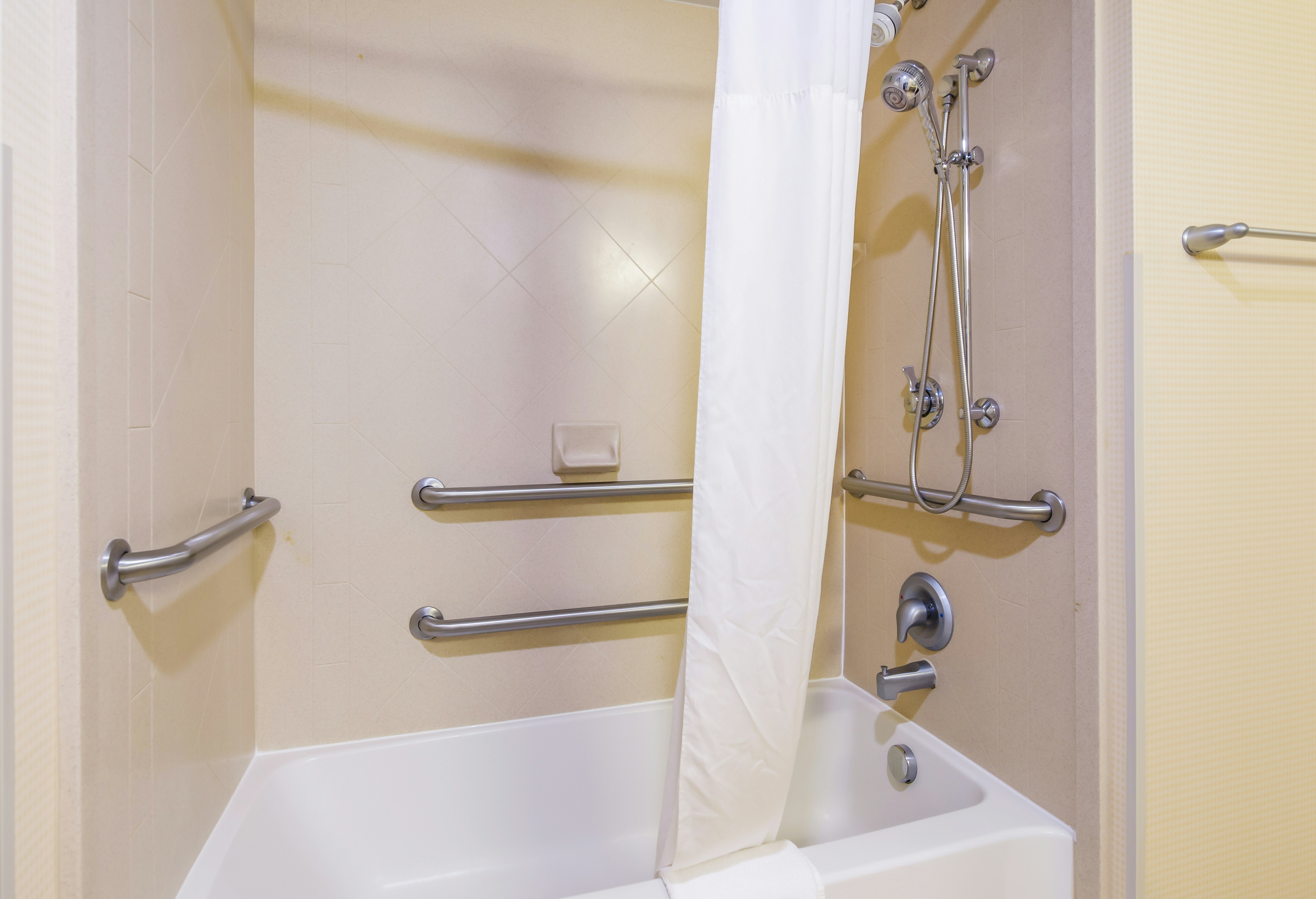 Room, King Bed, Accessible, Hampton Inn Galax 3/3