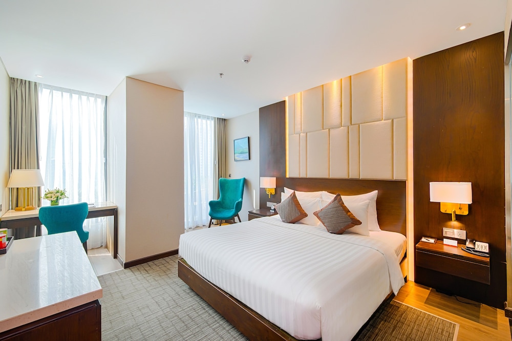 DELUXE, DOUBLE BED, CITY VIEW