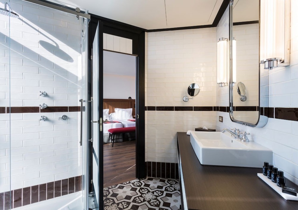 Only You Hotel Atocha 70/70