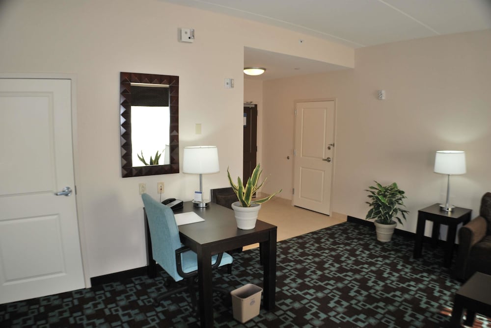 Hampton Inn & Suites Nashville @ Opryland 40/56