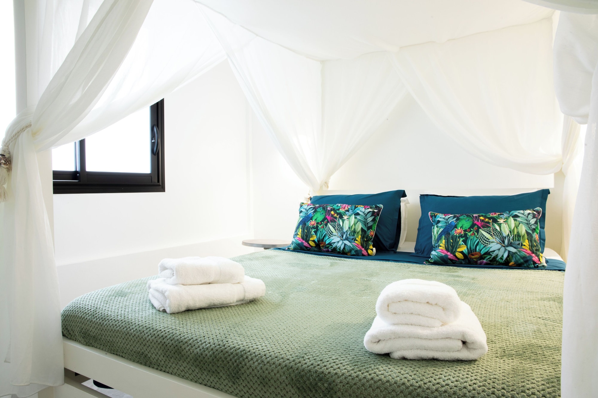 Chic, Villa, 2 Queen Beds, Pool Side