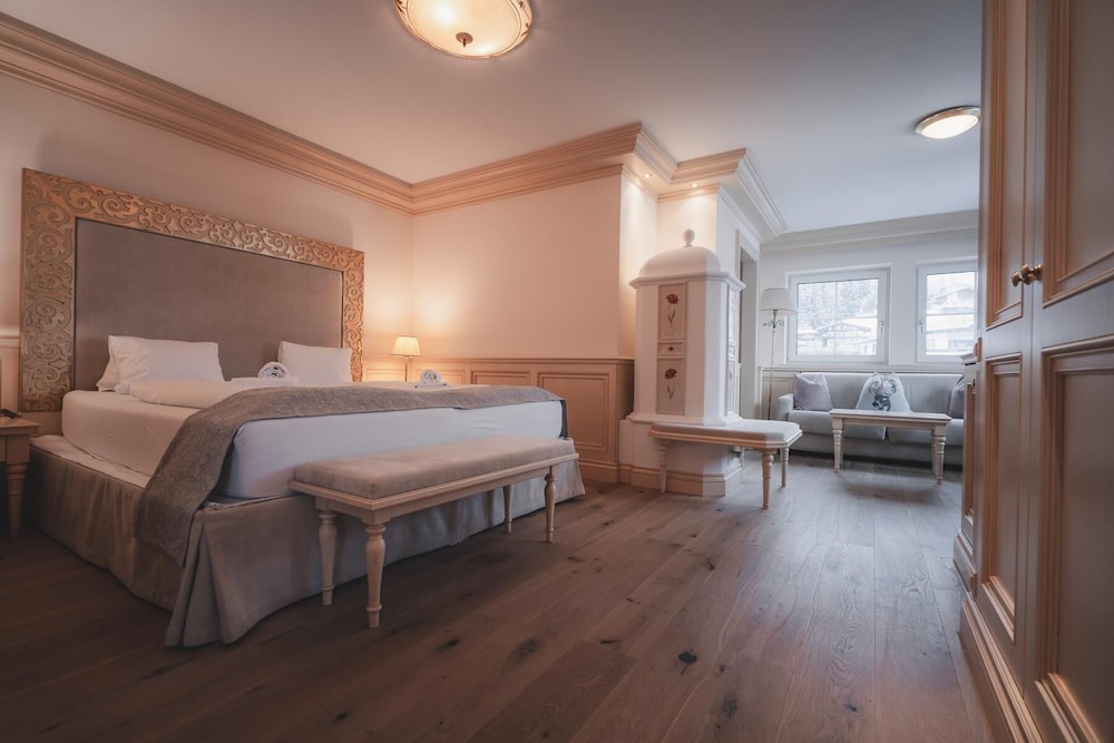 Tower, Suite, King Bed, Bunk Bed