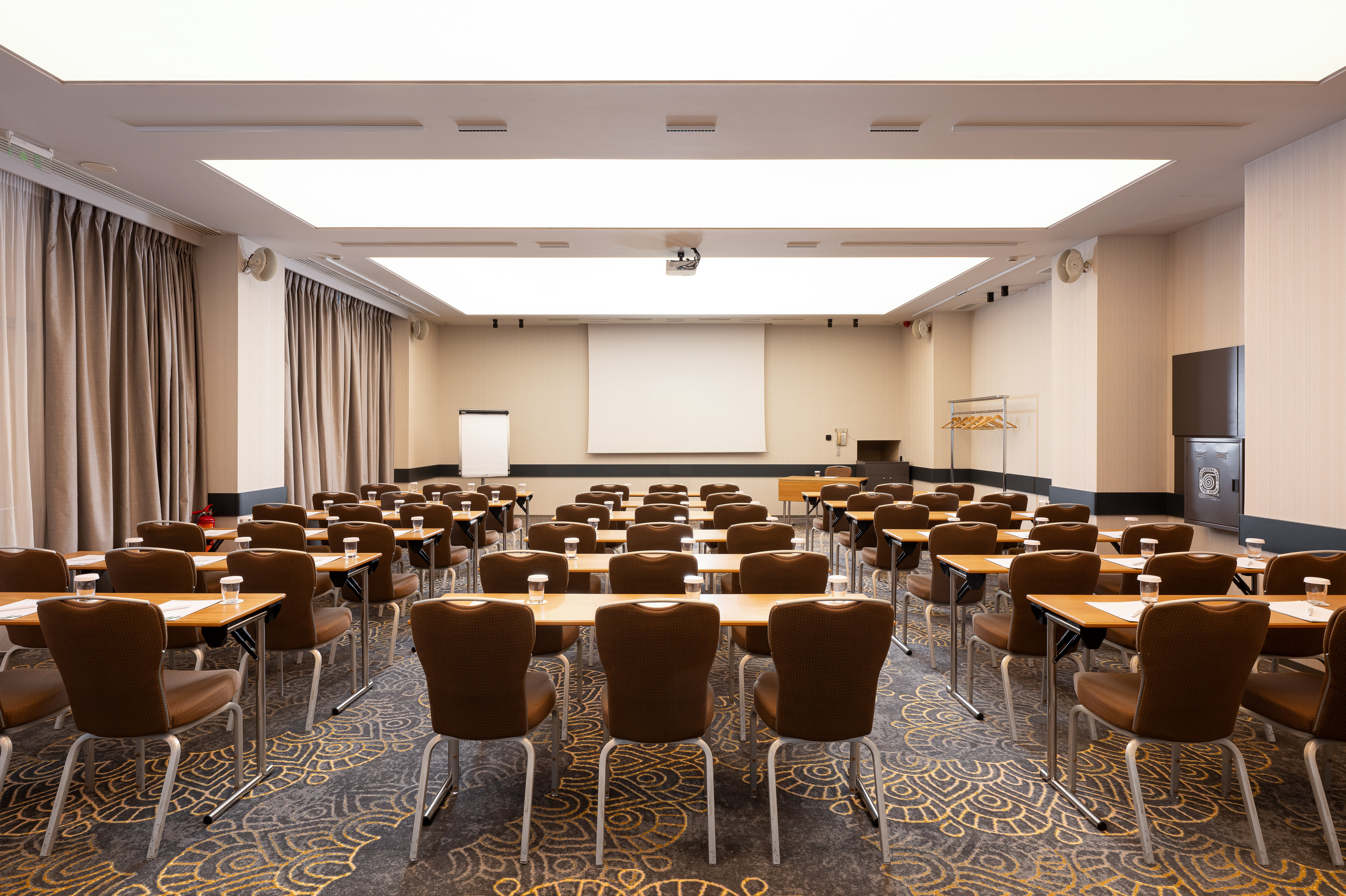 Holiday Inn Athens Airport 56/66