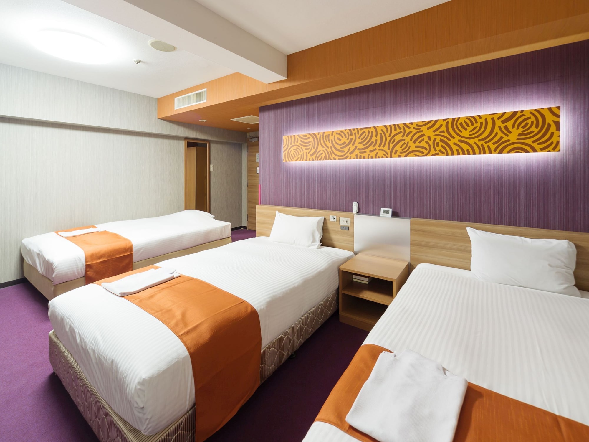 ROOM, TWIN BEDS, WITH EXTRA BED, SMOKING