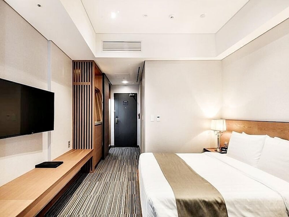 Golden Tulip Incheon Airport Hotel and Suites 20/63