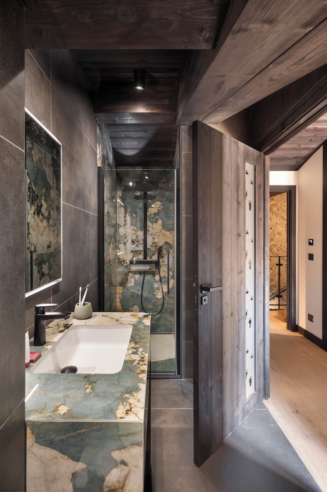 شقة فاخرة بأربعة أسرّة وسريرين كوين بـ4 غرف نوم، Chalet Skadi By Village Montana 7/7