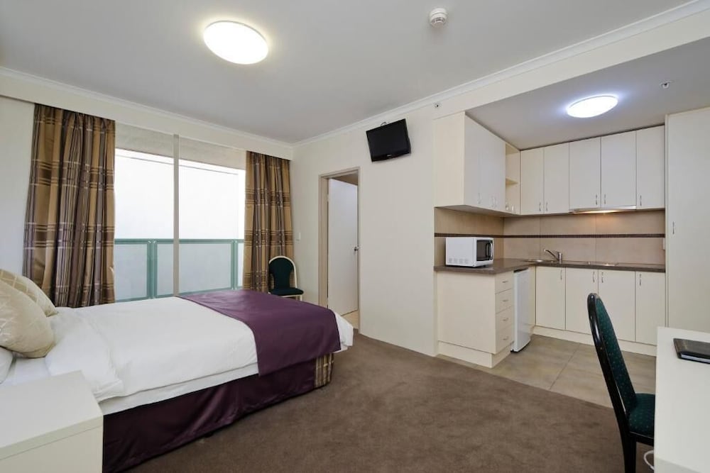 Carlton Lygon Lodge 33/75