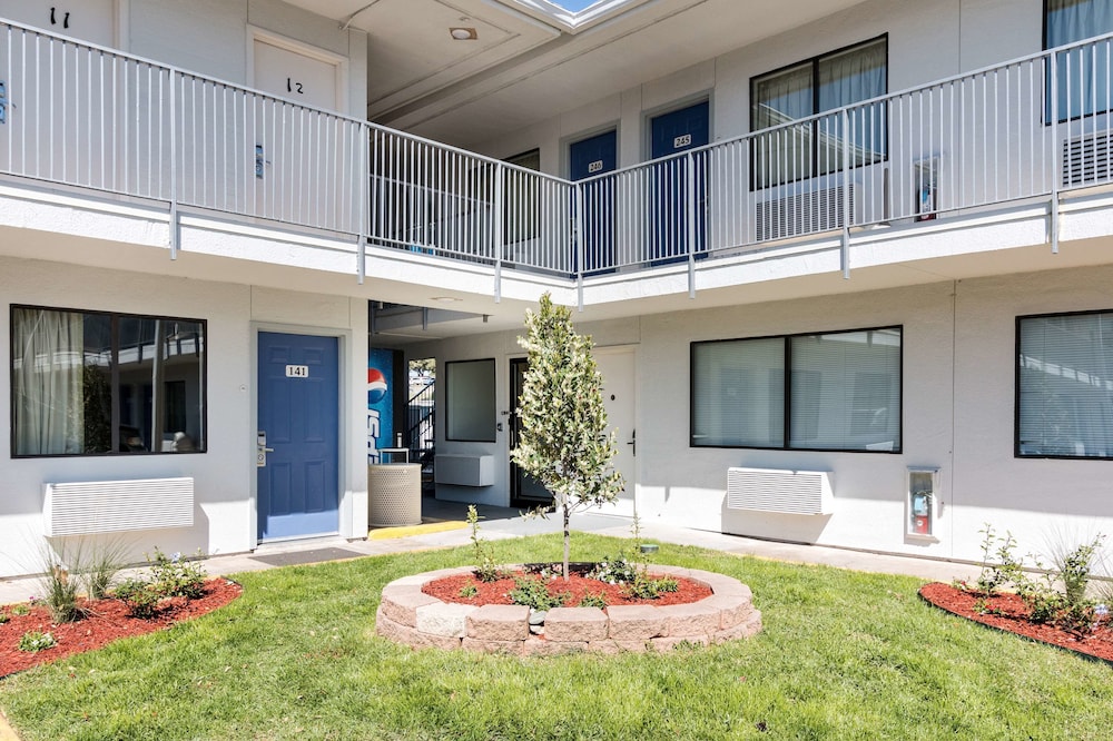 Motel6 Austin, TX - Airport - South 16/58