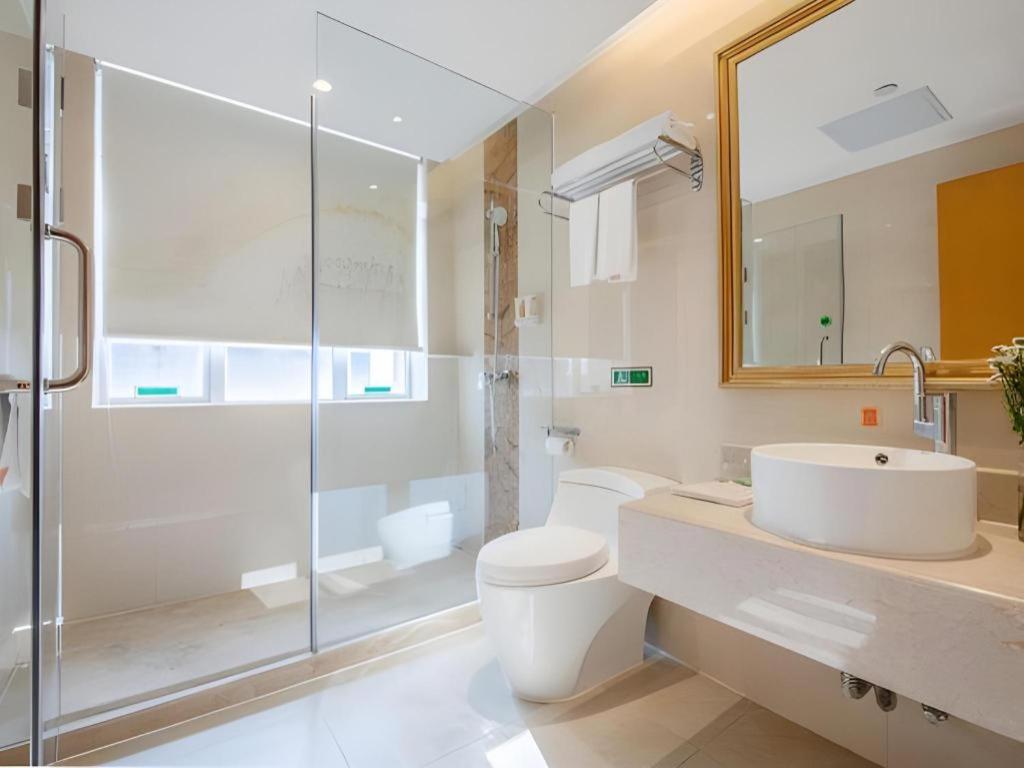 Vienna Hotel (Zhongshan Rainbow Avenue) 54/58