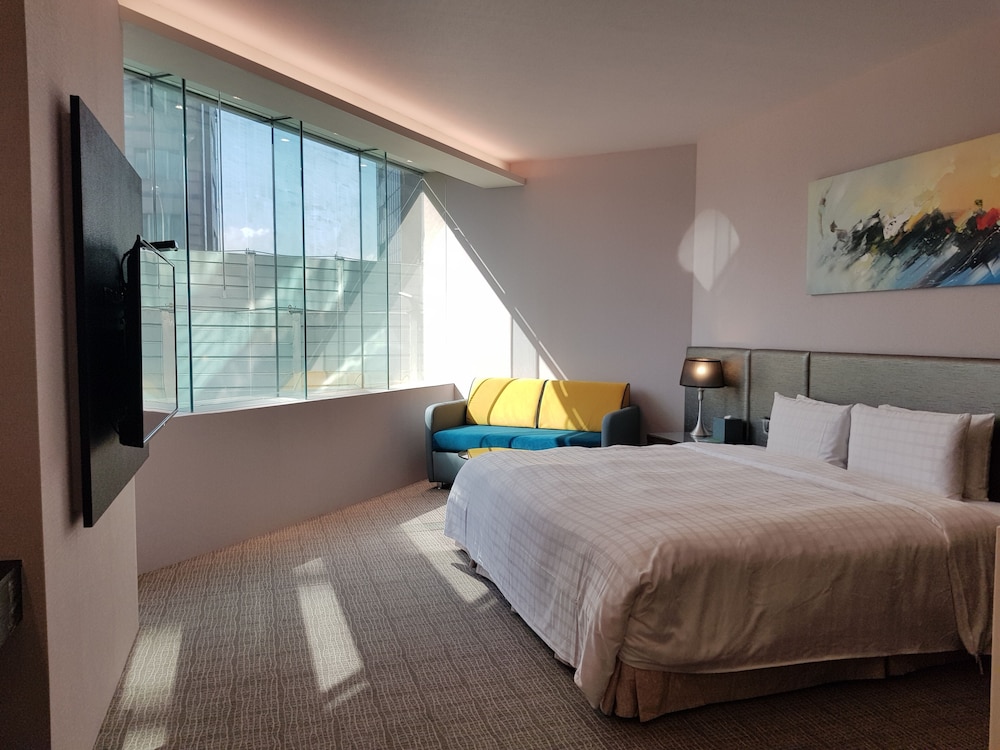 The Loft Hotel 33/75