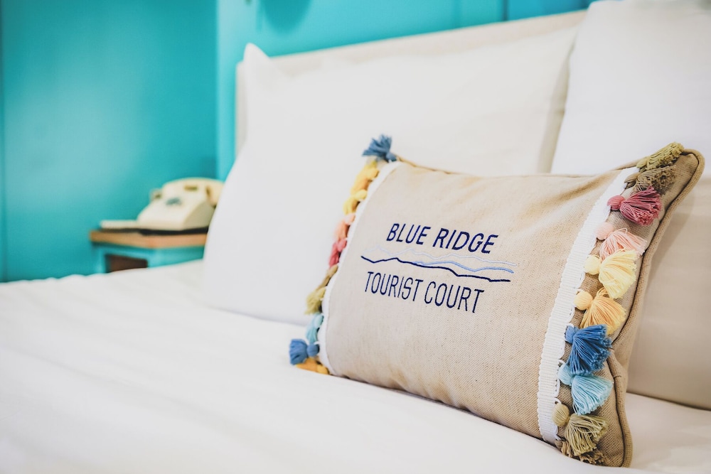 Blue Ridge Tourist Court 12/50