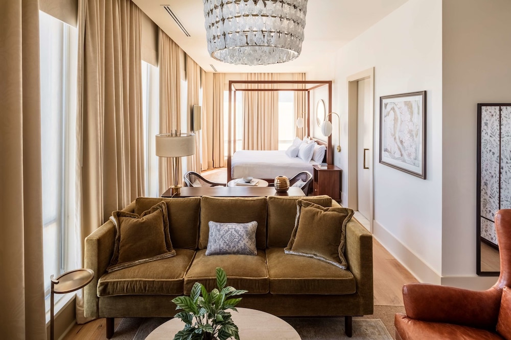 The Dewberry Charleston 33/66
