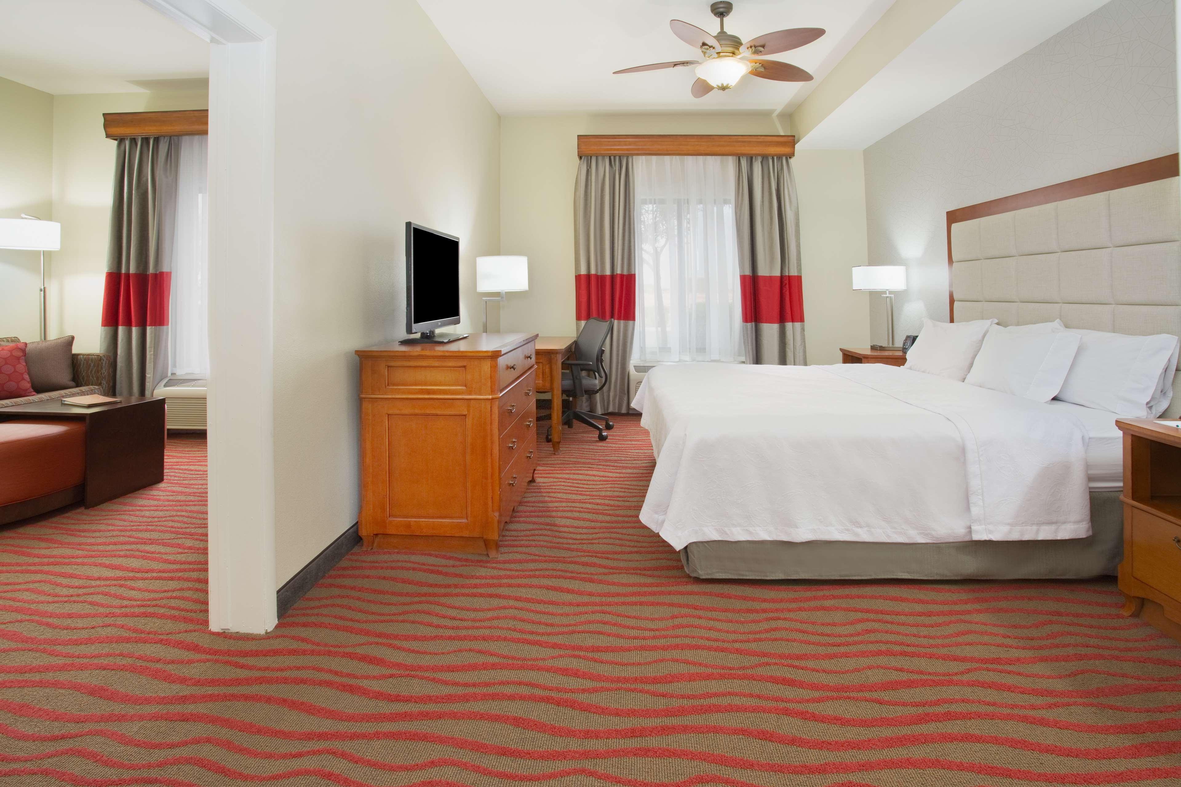 2 Bedrooms, 1 King or 2 Queen Beds