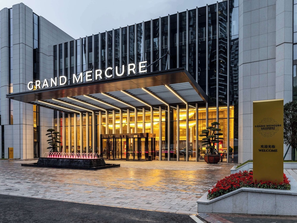 Grand Mercure Yichang Waitan 64/72