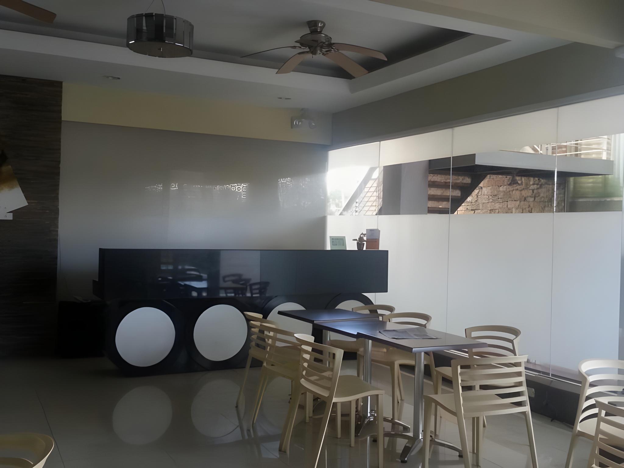 Magallanes Square Hotel 35/51