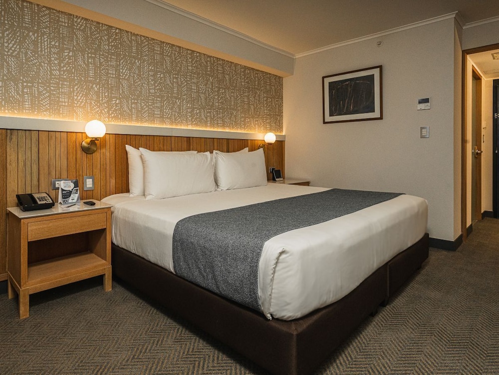 ROOM, KING BED