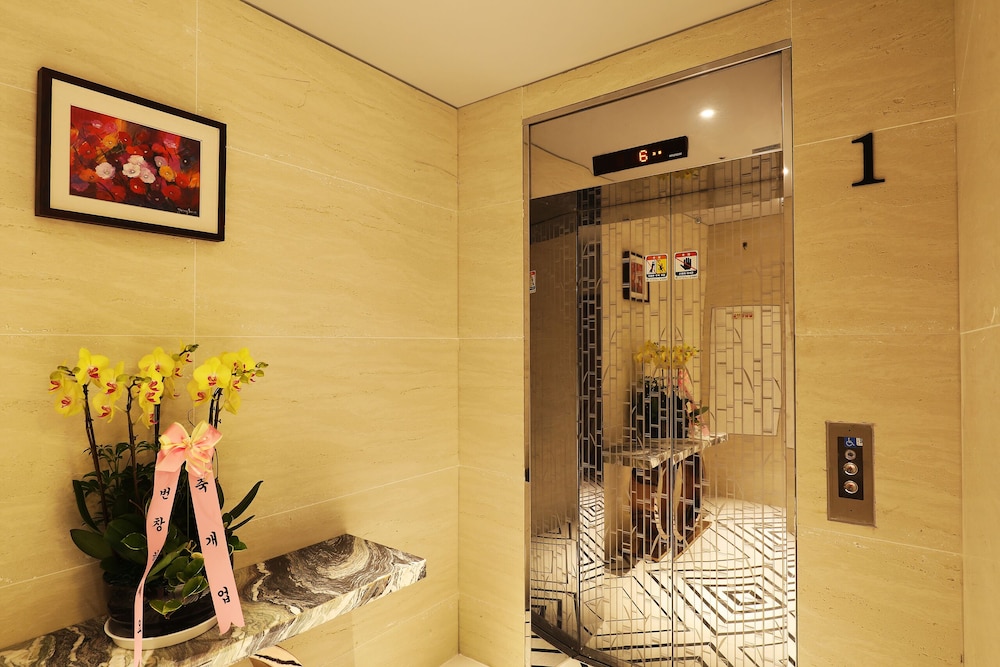Tower Palace Tourist Hotel 9/50