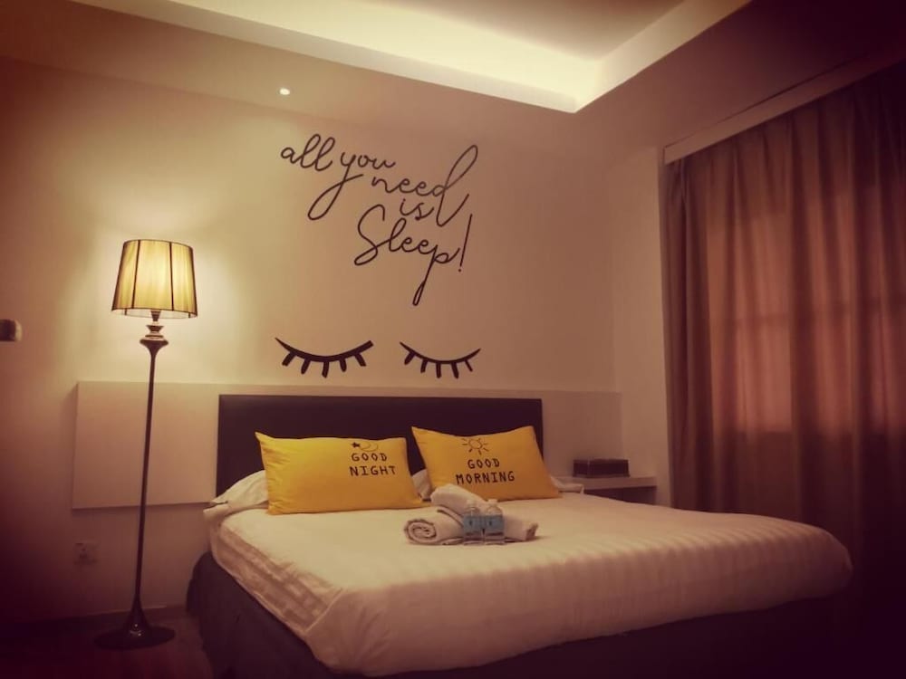 Hotel Zamburger Plaza Mahkota 52/67