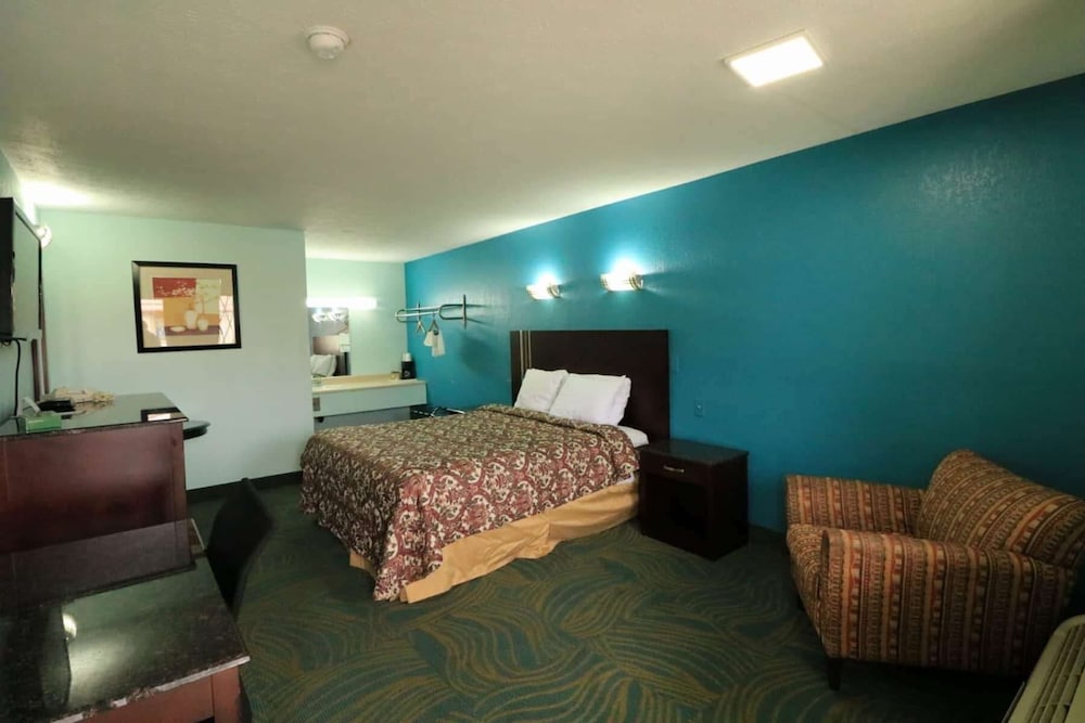 Travelodge by Wyndham Parkersburg 8/13