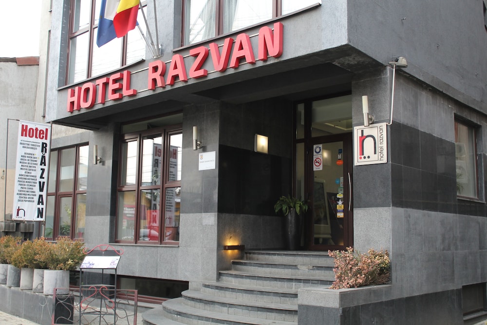 Razvan 51/54