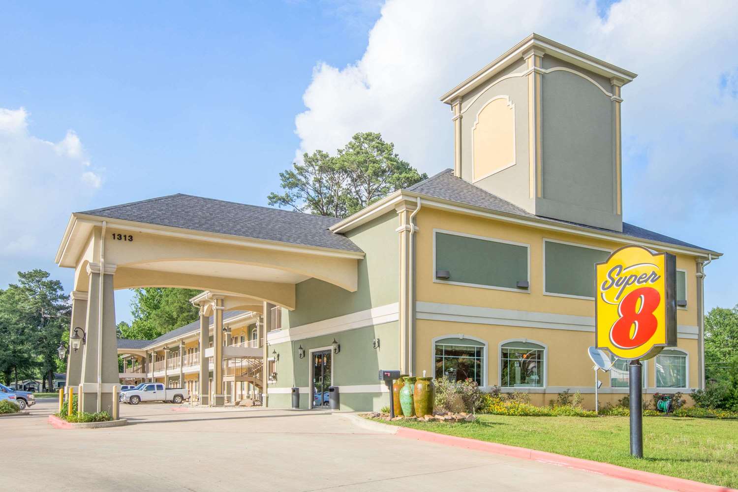 Super 8 by Wyndham Mansfield LA 14/17