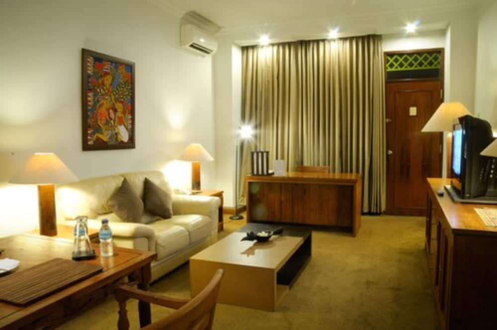 MESRA BUSINESS & RESORT HOTEL 24/27