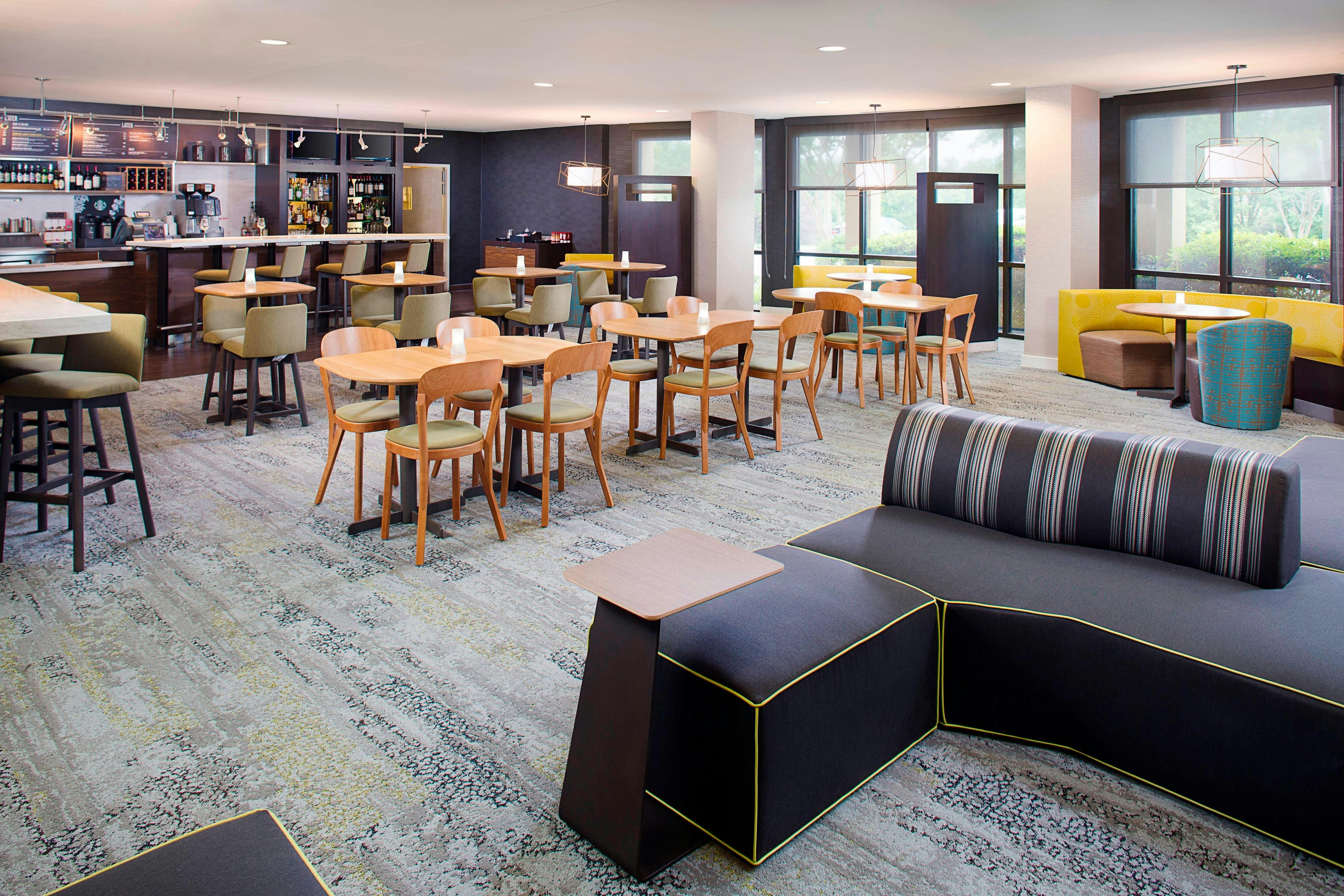 Courtyard By Marriott Roanoke Airport 27/39