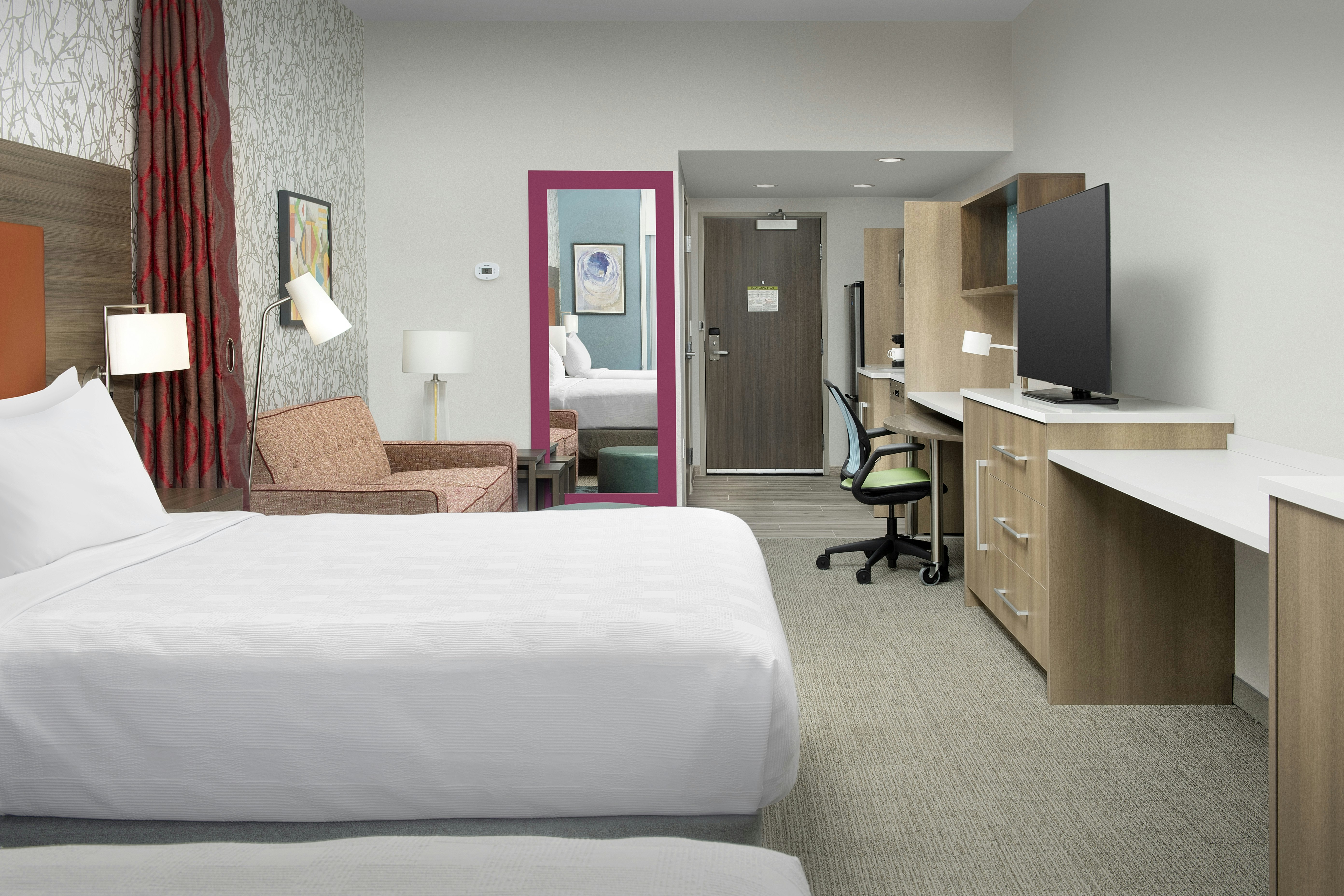 STUDIO, 2 QUEEN BEDS