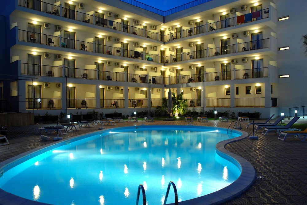 Tichos Greenblu Hotel 7/63