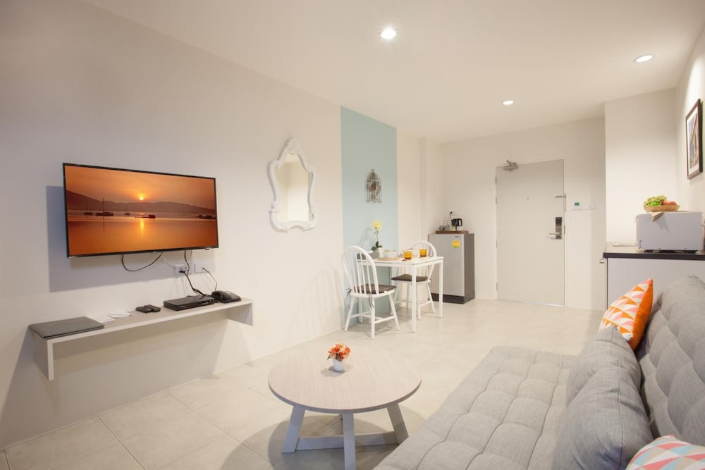 Recenta Suite Phuket Suanluang 50/50