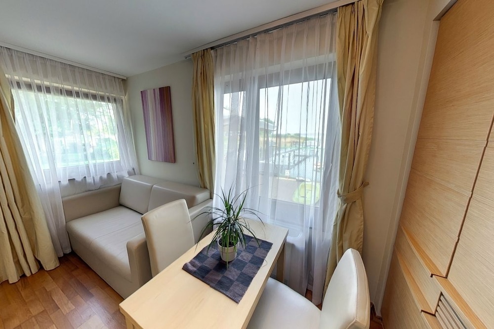 Royal Mediterran Hotel 24/50