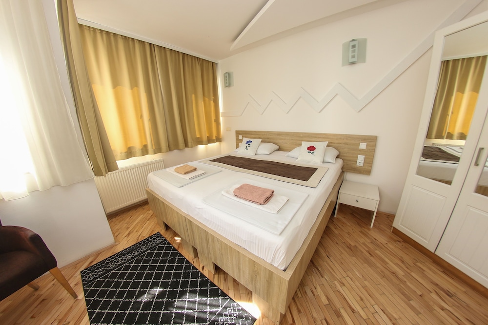 Hayat Hotel 32/57