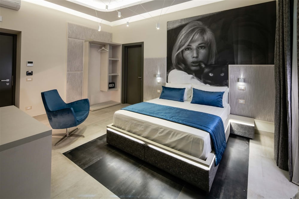 Via Veneto Luxury Suites 11/50