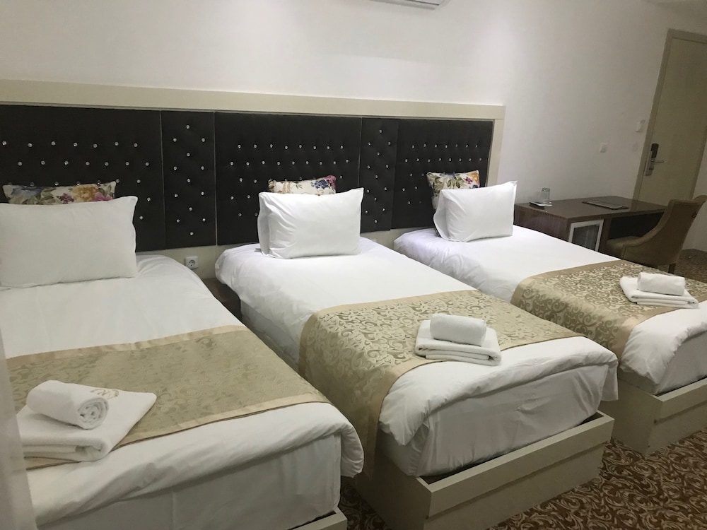 New Hotel 8/40