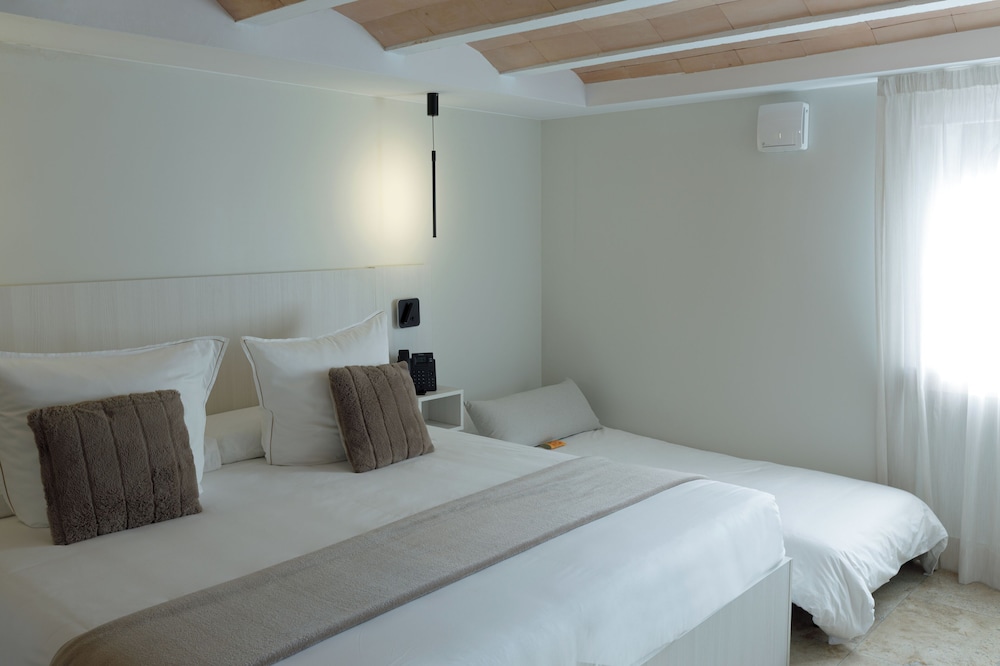 Boutique Hotel Comtal Empuries 10/50