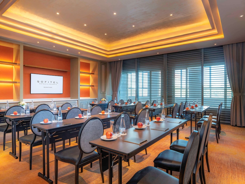 Sofitel Saigon Plaza Hotel 37/50