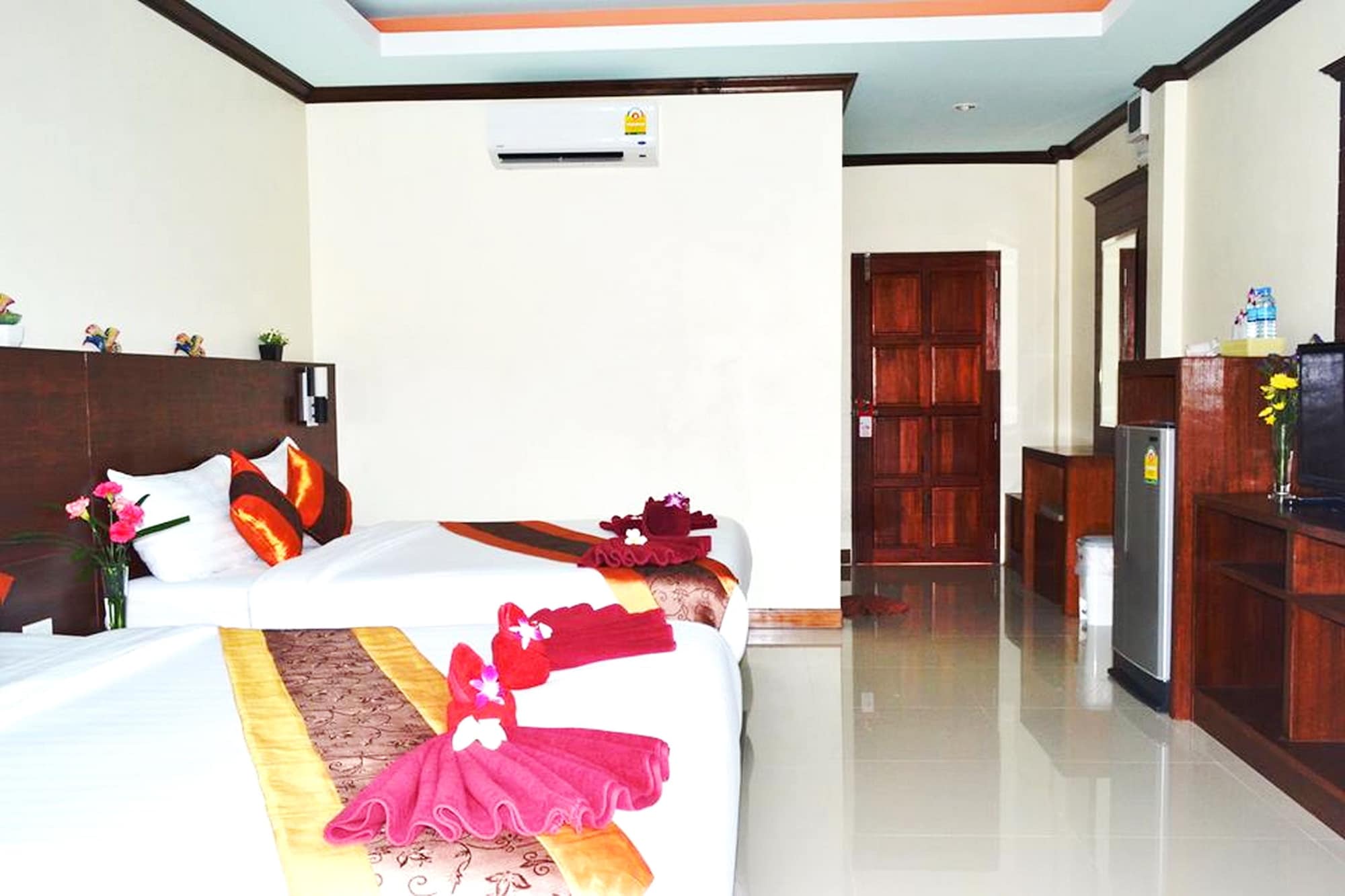DELUXE, BUNGALOW, TWIN BEDS, GARDEN VIEW